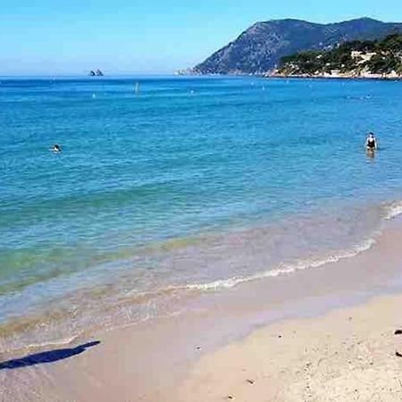 Villa Del Mare Ла Сен-сюр-Мер Екстериор снимка